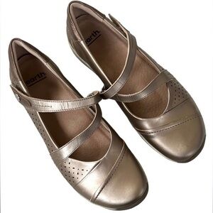 LIKE New Earth Brand Leather Shoes